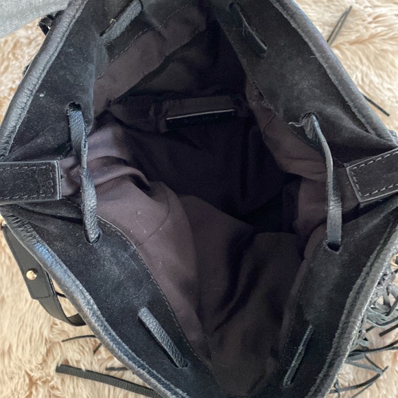 Suede hobo bag with fringe details - Picture 4 of 4